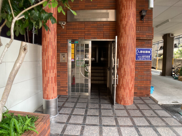 26/30 エントランス