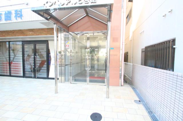 28/30 エントランス