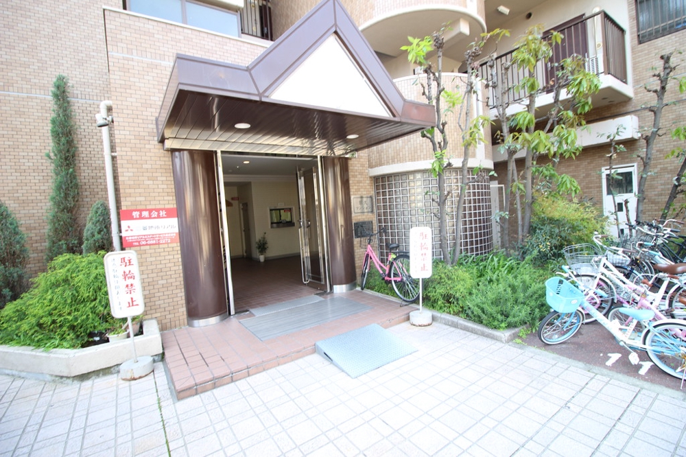 24/30 エントランス