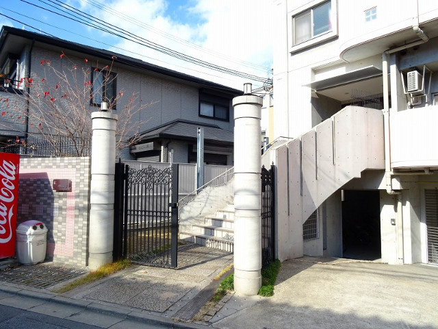 26/30 エントランス