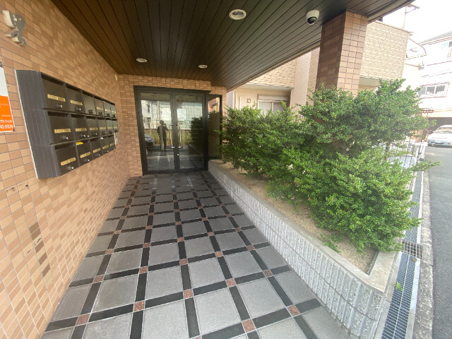 23/30 エントランス