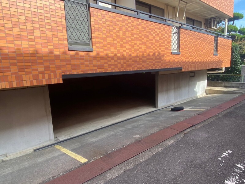 24/30 エントランス