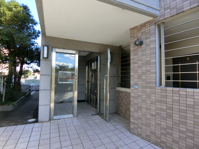 25/30 エントランス