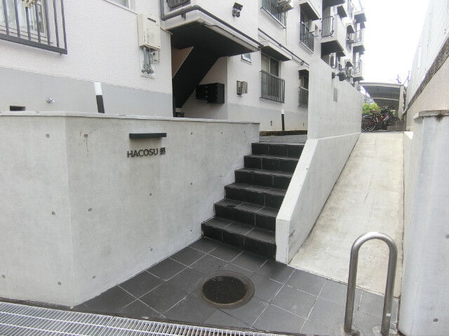 28/30 エントランス