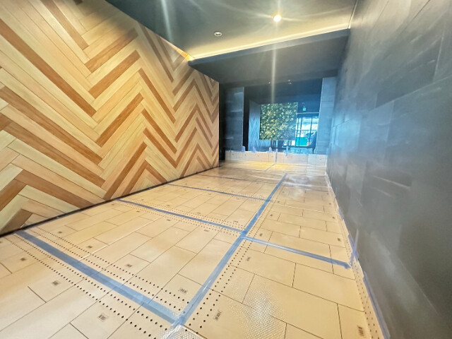 28/30 エントランス