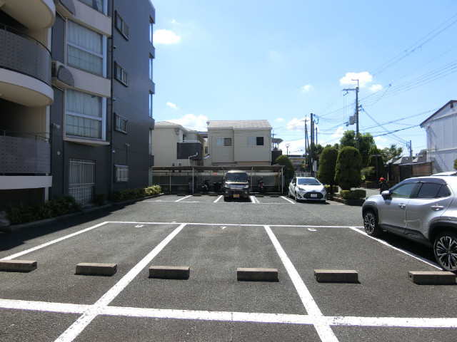 28/30 駐車場
