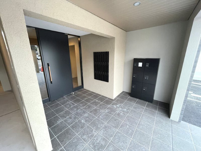 16/17 エントランス