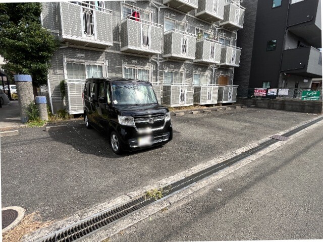 27/30 駐車場