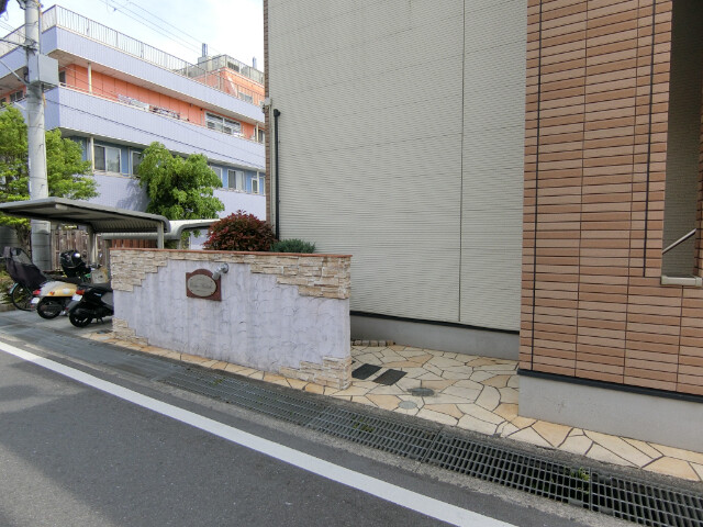 26/30 エントランス