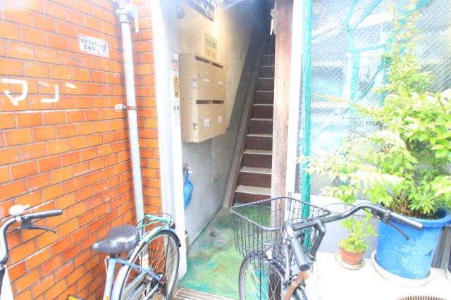 23/30 エントランス