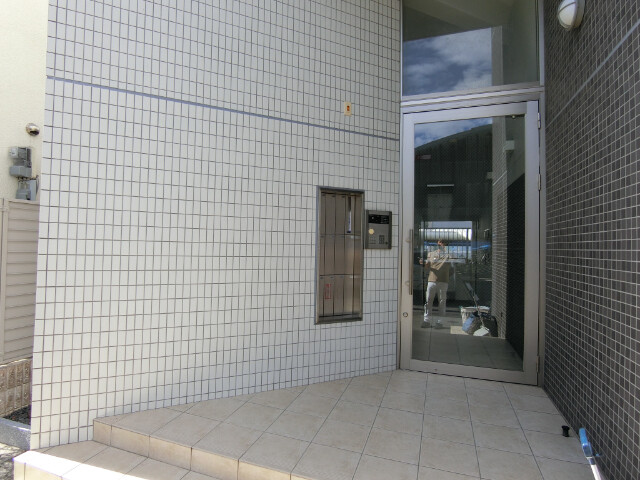 24/30 エントランス