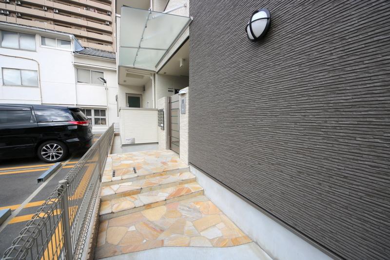 28/30 エントランス