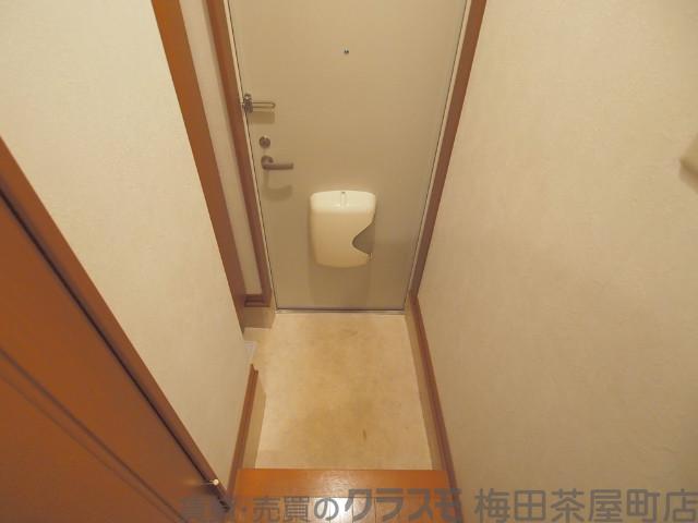 16/30 玄関