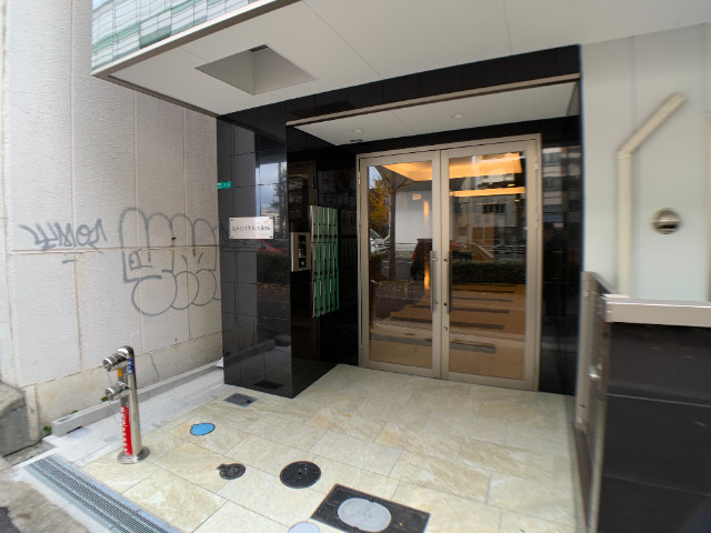 30/30 エントランス