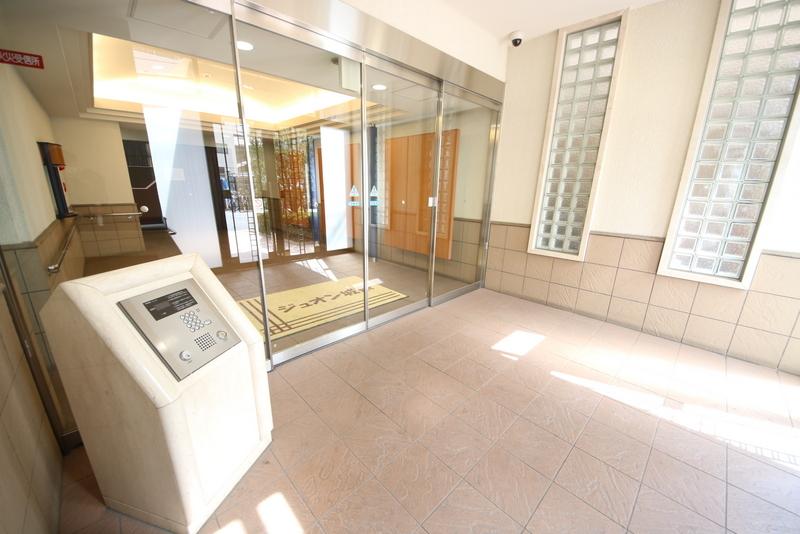 27/30 エントランス