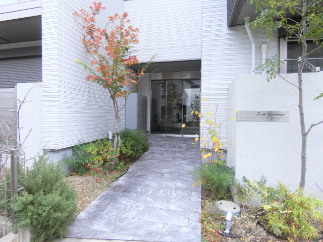 28/30 エントランス