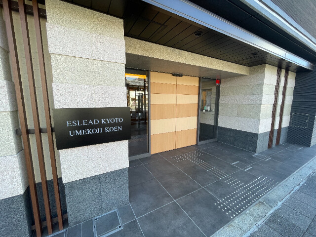 18/19 エントランス