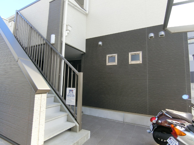 28/30 エントランス