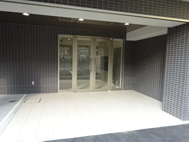 28/30 エントランス