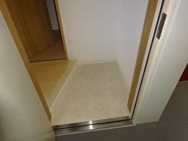 13/30 玄関