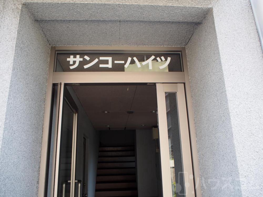 26/30 エントランス
