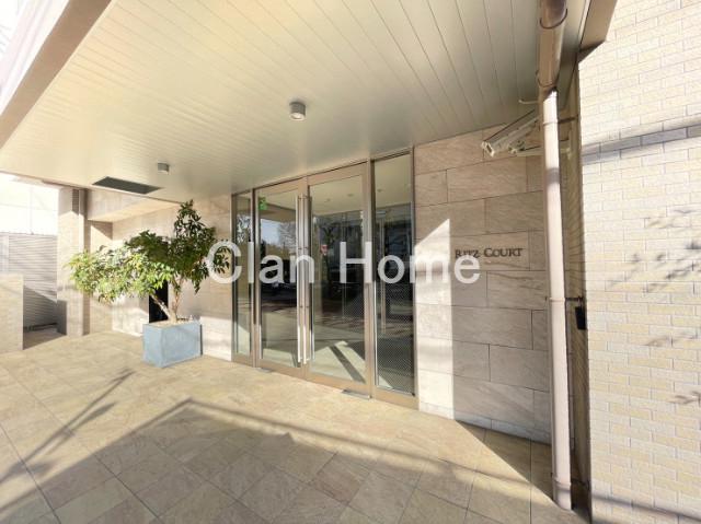 24/30 エントランス