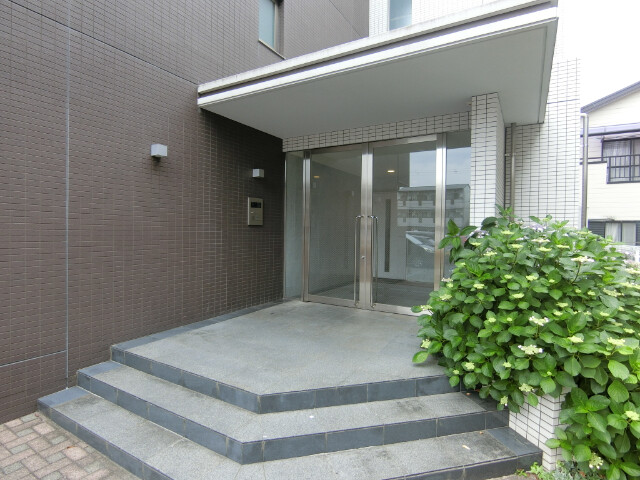 26/30 エントランス