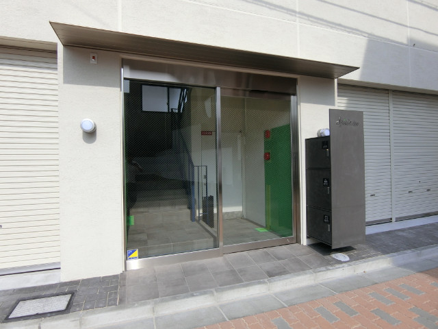 2/5 エントランス