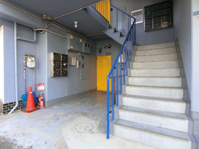 27/30 エントランス