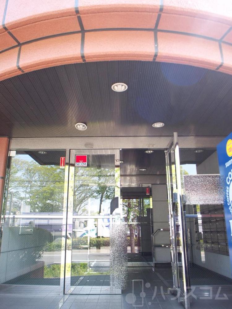 28/30 エントランス