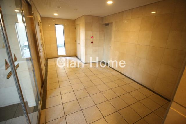 28/30 エントランス