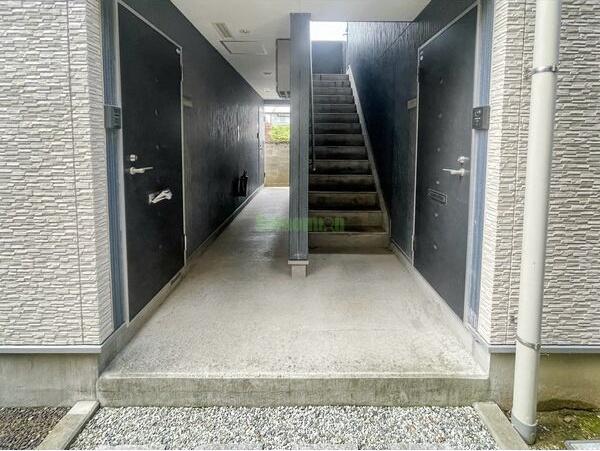 17/23 エントランス