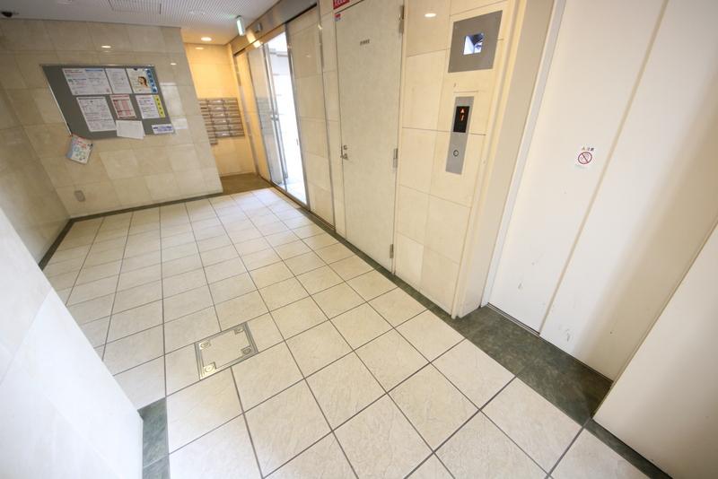 28/30 エントランス