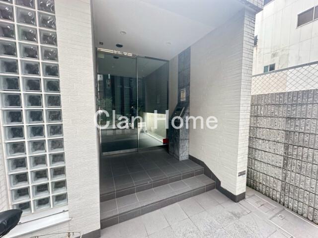 26/30 エントランス