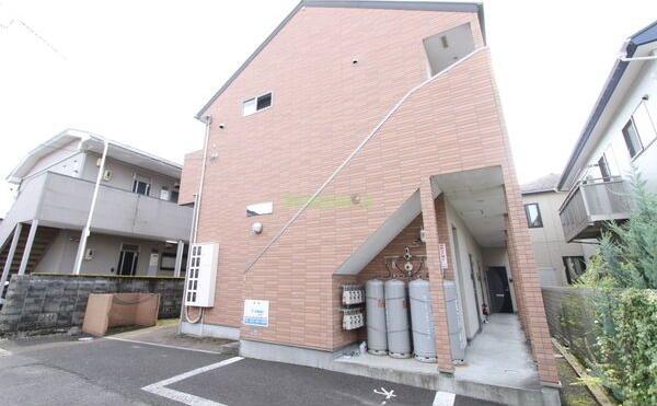 13/18 エントランス