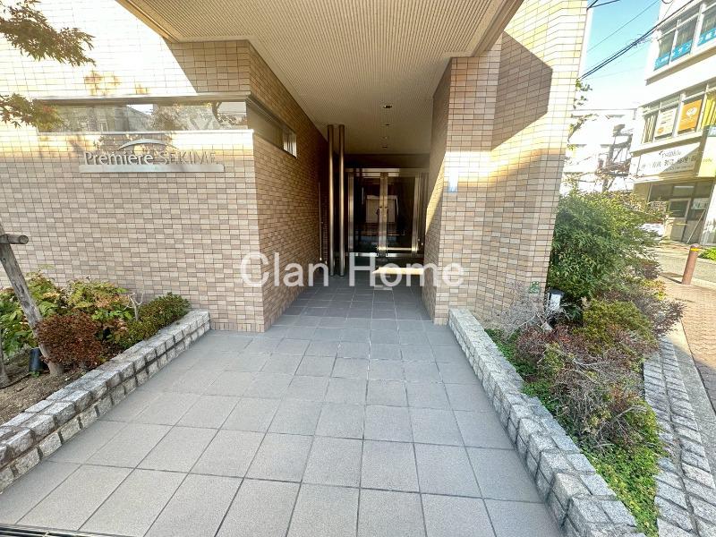 24/30 エントランス