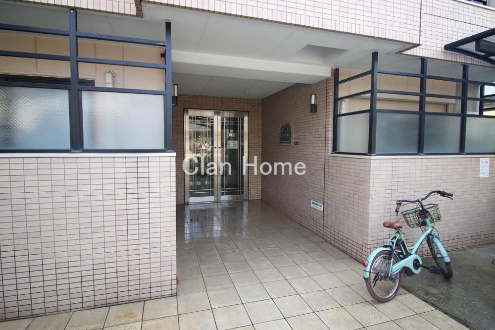 24/30 エントランス