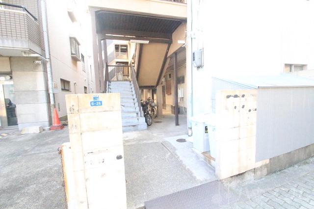 22/30 エントランス