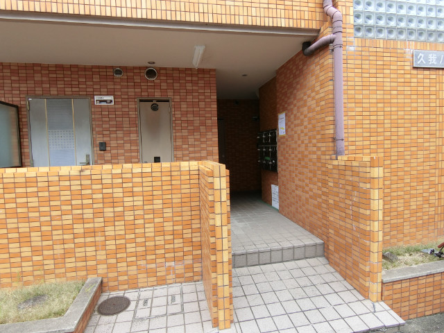 27/30 エントランス