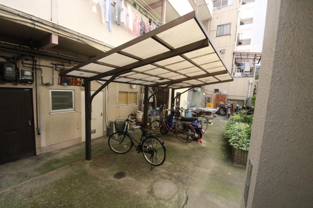 27/30 エントランス