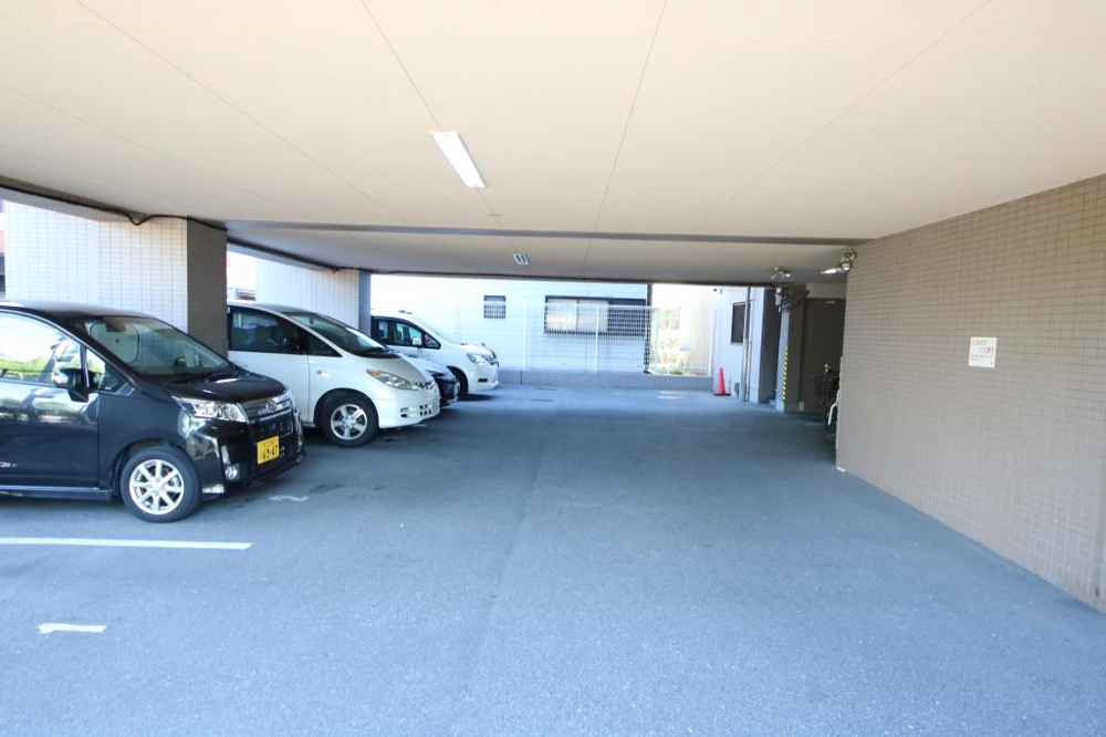 28/30 駐車場