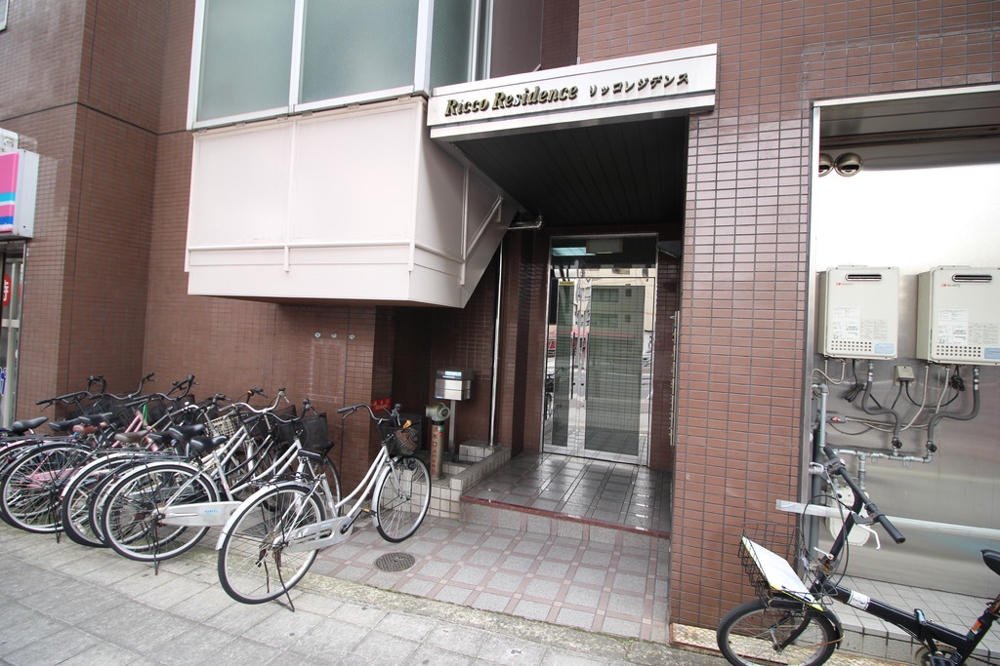 20/27 エントランス