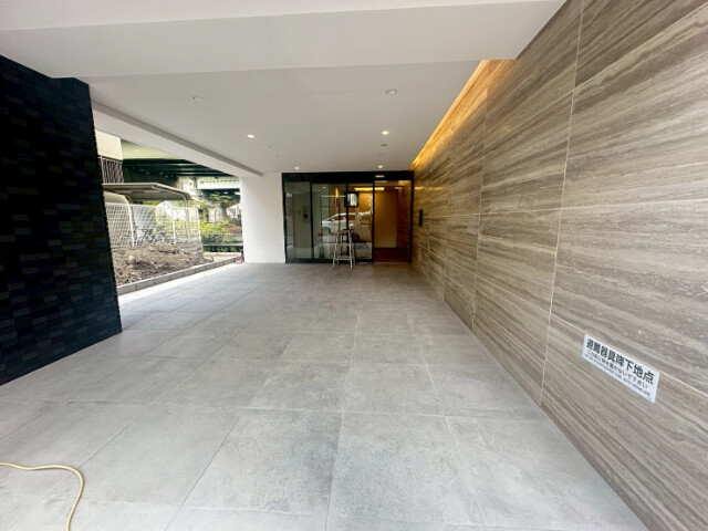 26/30 エントランス