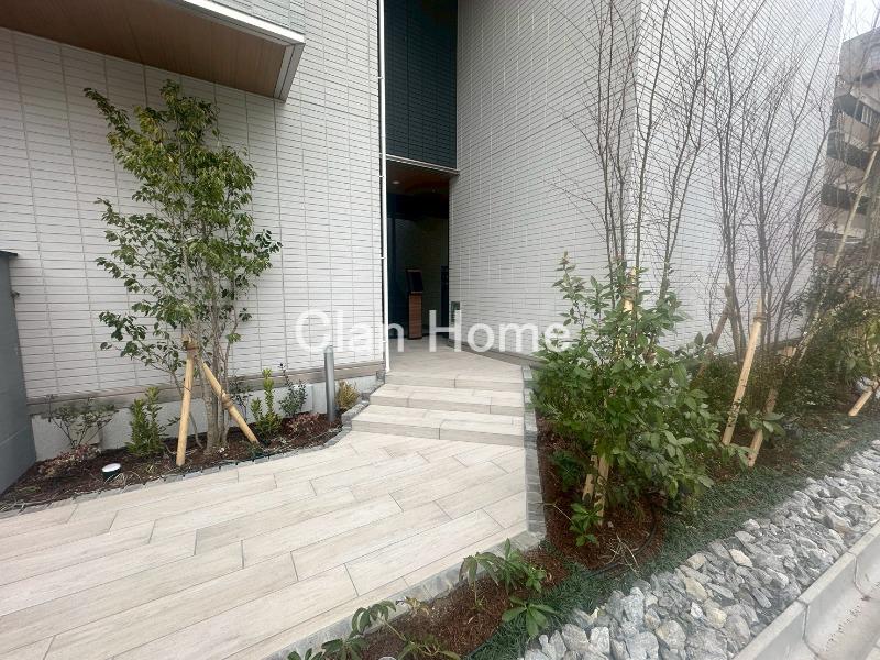 26/30 エントランス