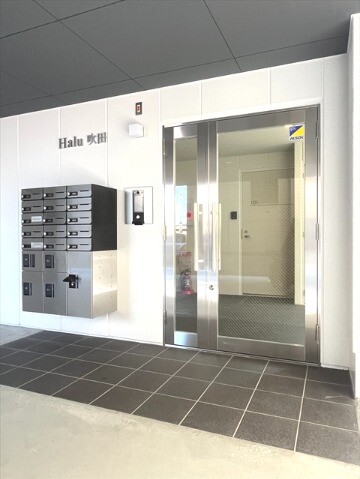 27/30 エントランス