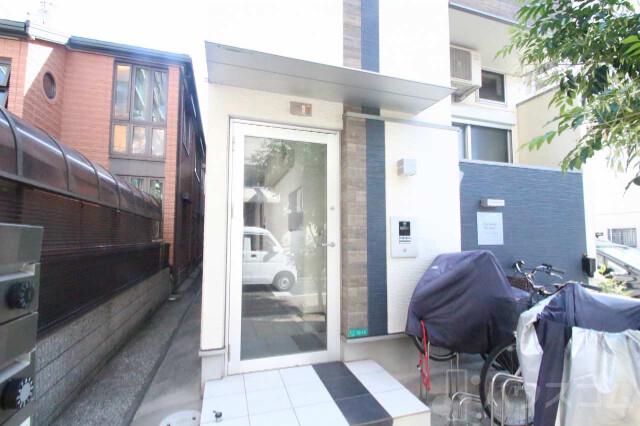 28/30 エントランス