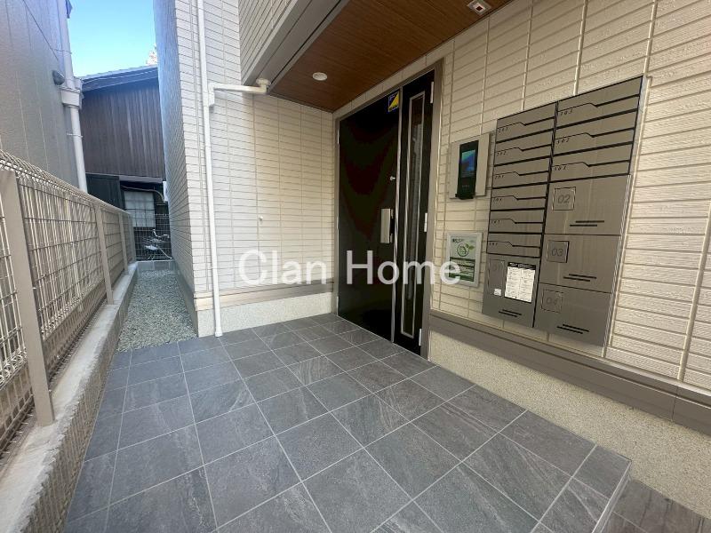 27/30 エントランス