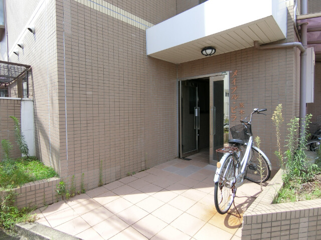 27/30 エントランス