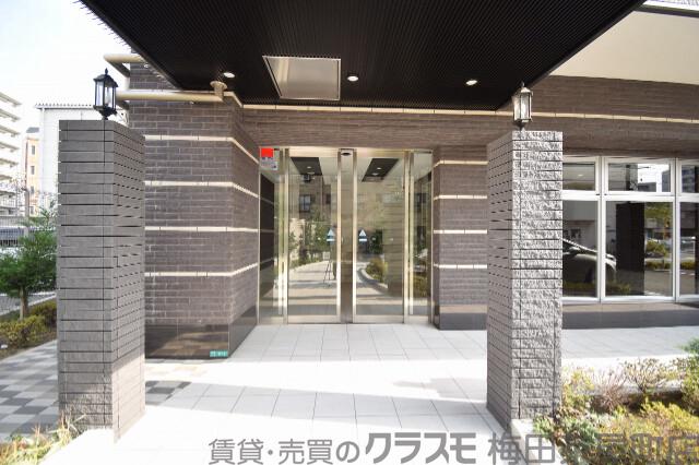 27/30 エントランス