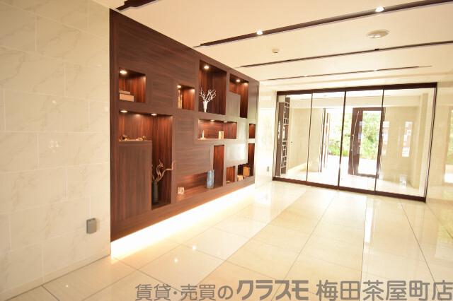 28/30 エントランス